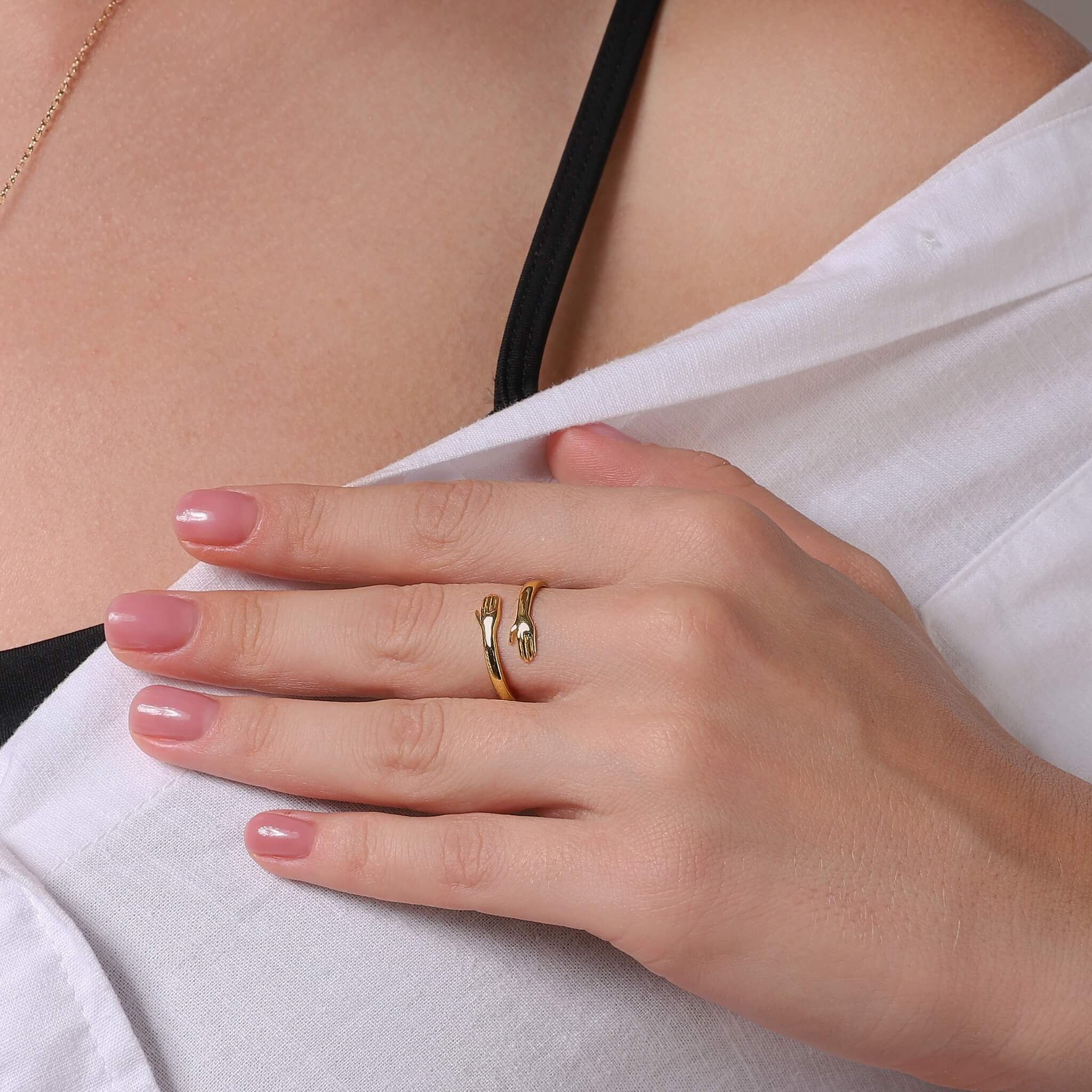 Hug Ring 1+1 Free